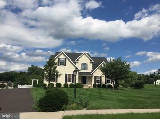328 Elmwood Ln, Telford, PA 18969