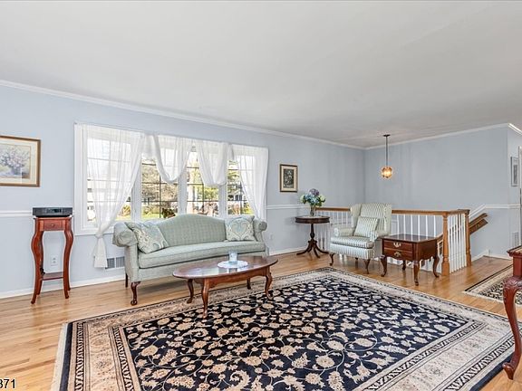 5th image of 11 Dorr Rd