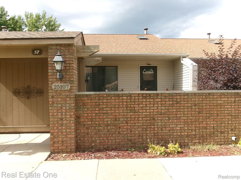 2nd image of 25107 Hamilton Ct Unit 4
