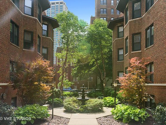 3rd image of 530 W Cornelia Ave APT 1N