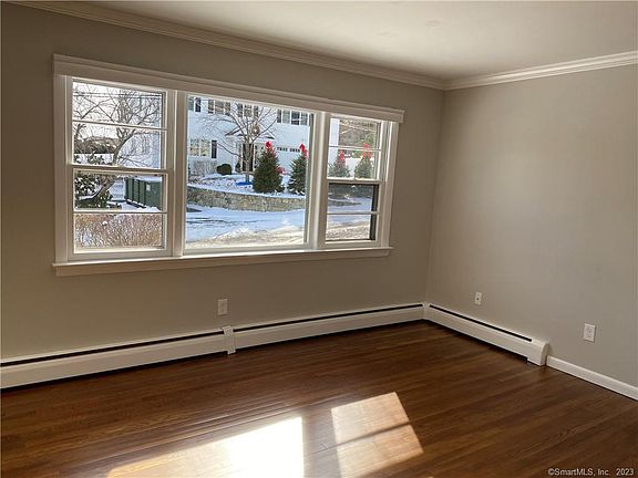 4th image of 44 Hillside Ave