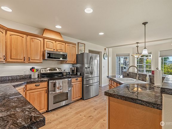 5th image of 671 Rosy Drive