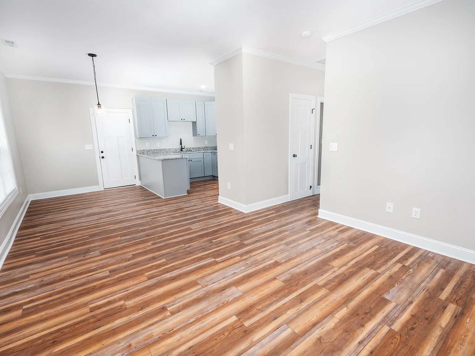 132 Macdonald Boulevard - 1 — Photo 4