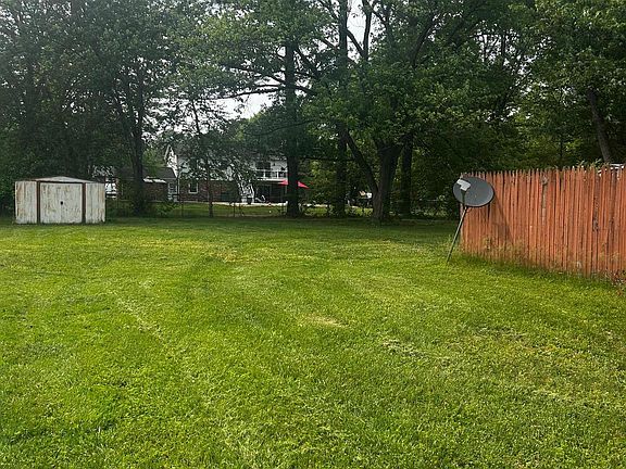 4th image of 828 Salem Dr