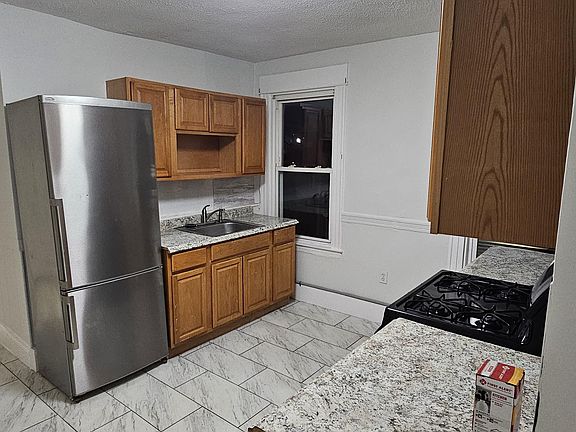 5th image of 587 Winchester Ave APT 2