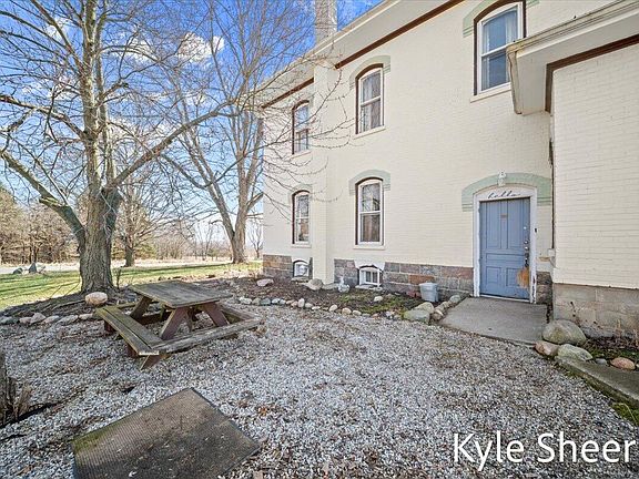4th image of 1648 S Johnson Rd