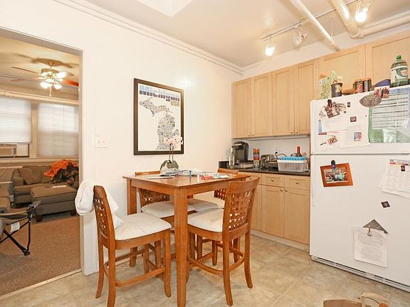 2nd image of 1625 W Grace St #Unt_gdn