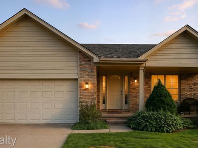 418 Converse Ct, Lake Orion, MI, 48362