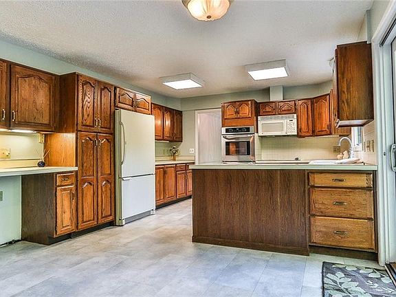5th image of 1354 Sugar Knoll Dr