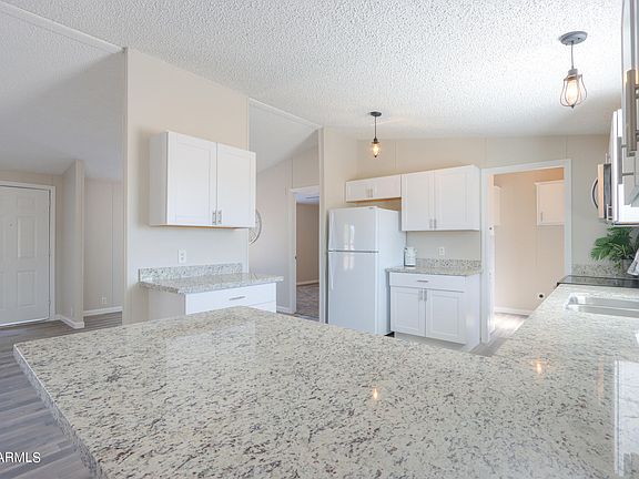 4th image of 50187 W MOCKINGBIRD Lane