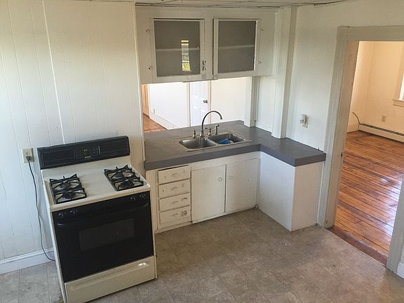2nd image of 106 Gesler St #3