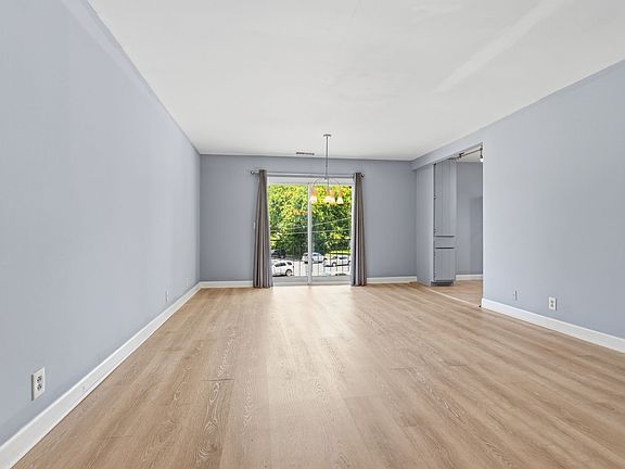 5th image of 613 Hillsboro Rd APT B21