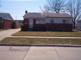 17930 S Wind Dr, Fraser, MI 48026