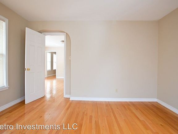 4th image of 2429 N Farwell Ave Uppr 2431