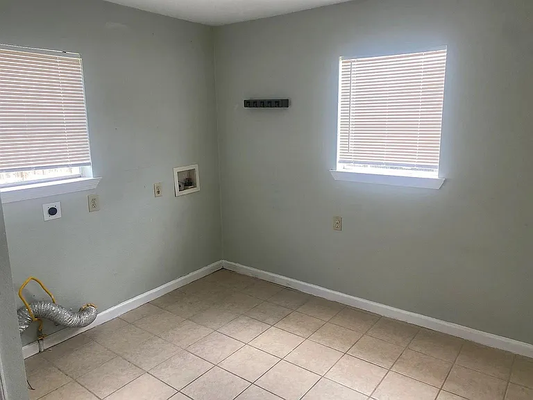 7813 Pruitt Dr — Photo 15