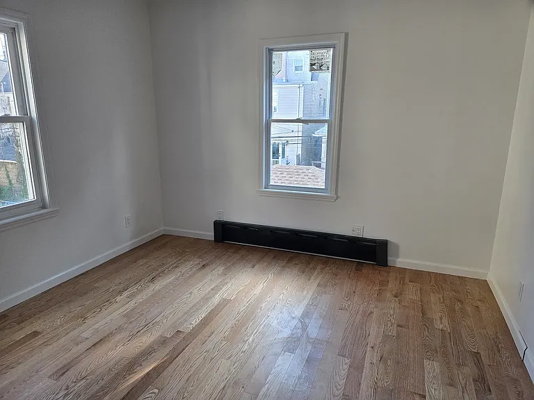 606 E 3rd St #2 — Photo 7