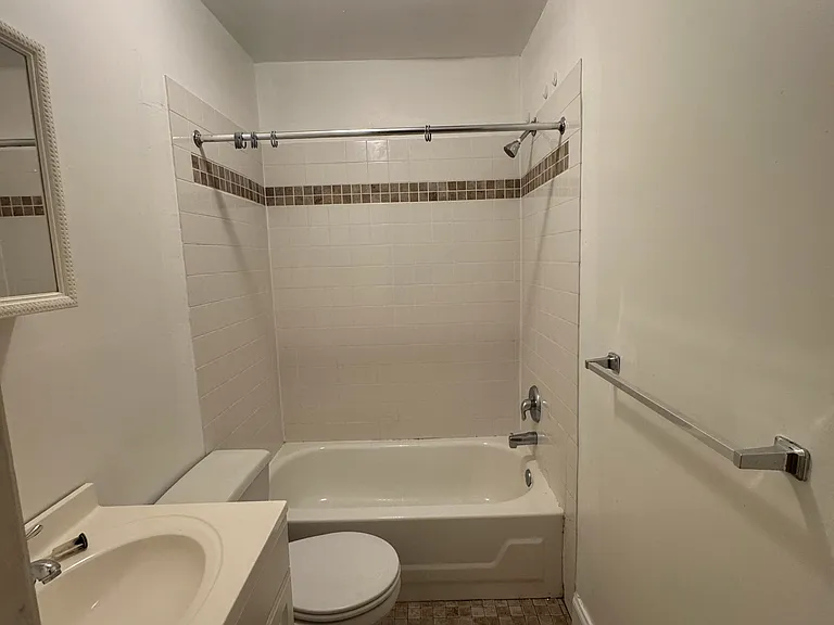 4604 Woodland Ave #2F — Photo 5