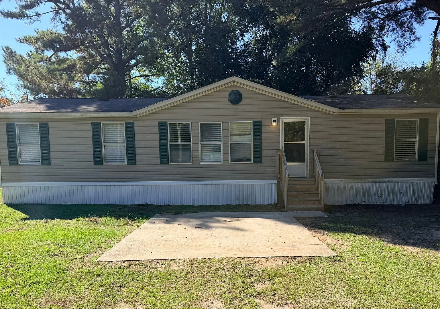 Three Bedroom Two Bath Home — Photo 1