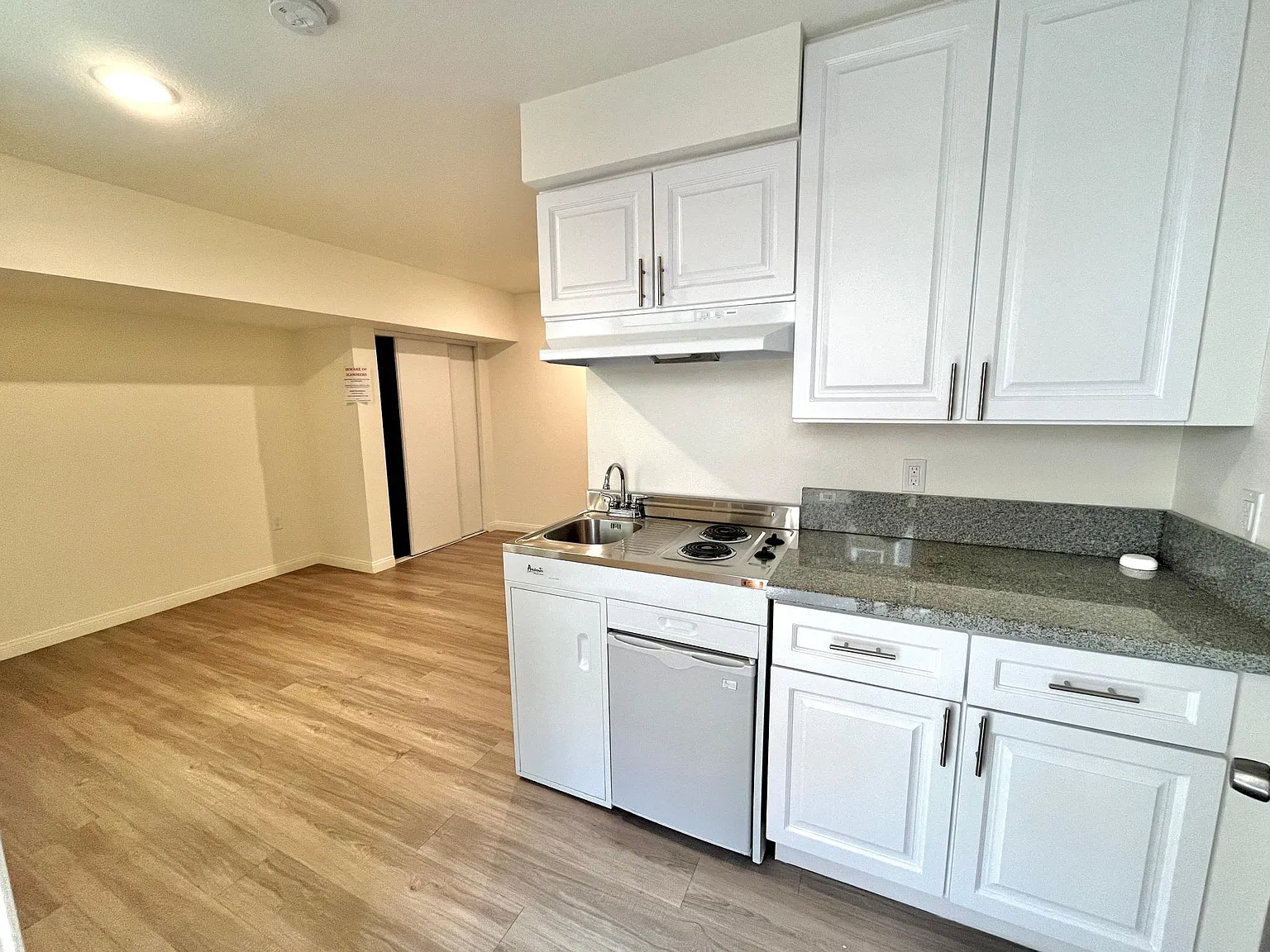 Studio, 375 sqft, $1,495 — Photo 4