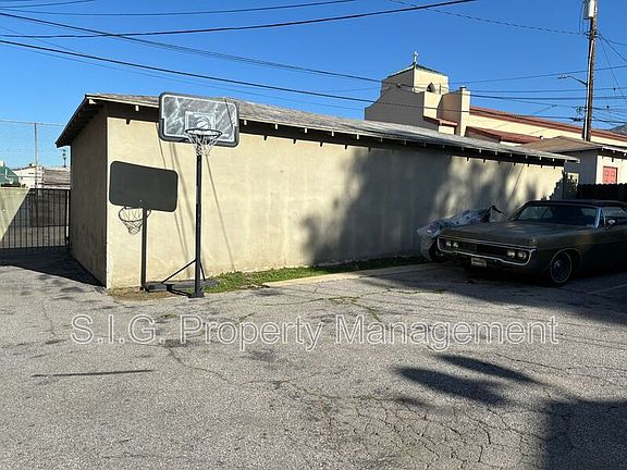 4th image of 1061-1063 E Spazier Ave #1061-1063