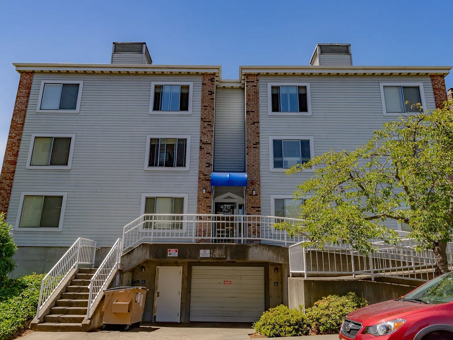 Willow Bay Apartments — Photo 1