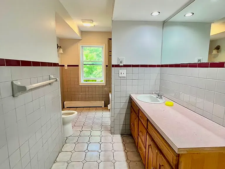 4 bed, $2,895 — Photo 2