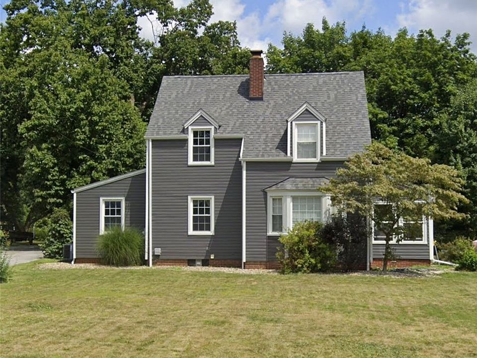 1st image of 211 Woodrow St NW