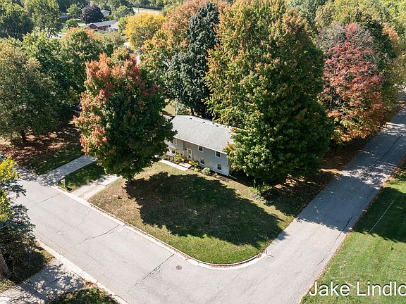 5th image of 761 Saint Clair Ave NW