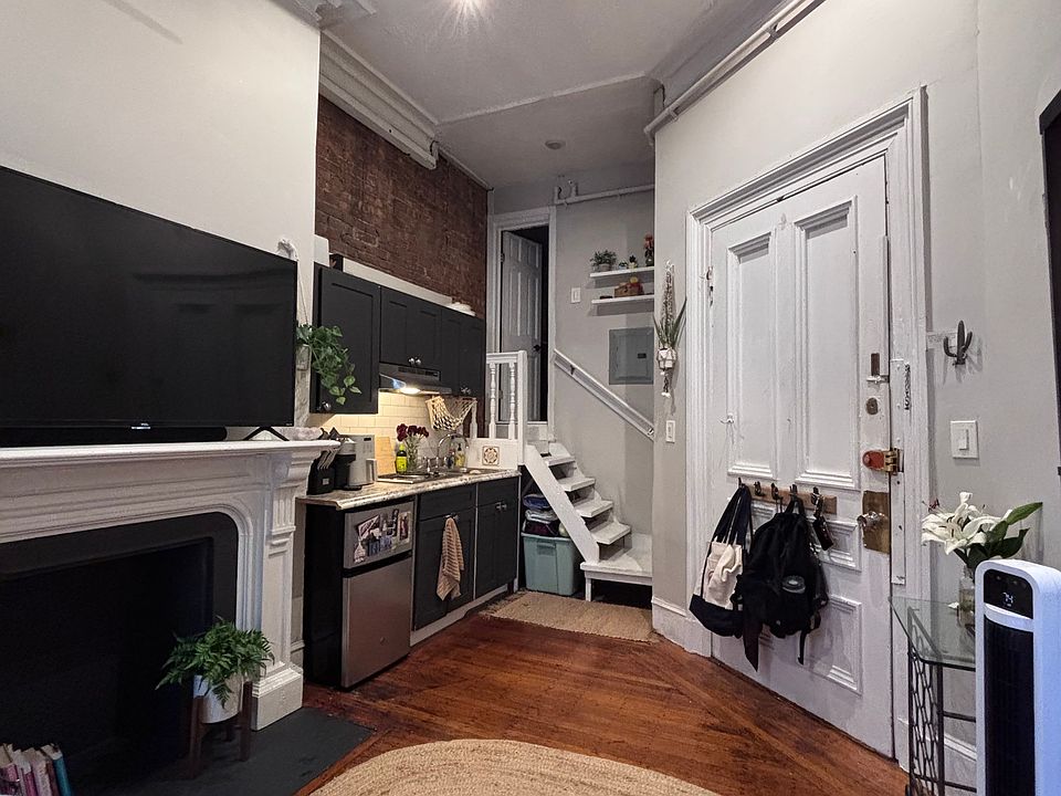 2nd image of 114 Marlborough St #1