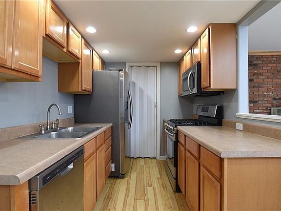 2nd image of 6910 Carriage Hill Dr APT 103
