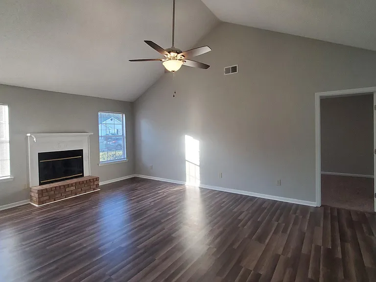 841 Ridgewood Way — Photo 3