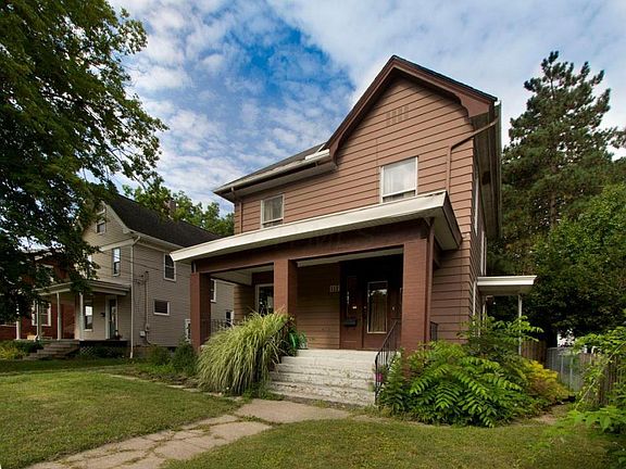 3rd image of 112 Montrose Ave