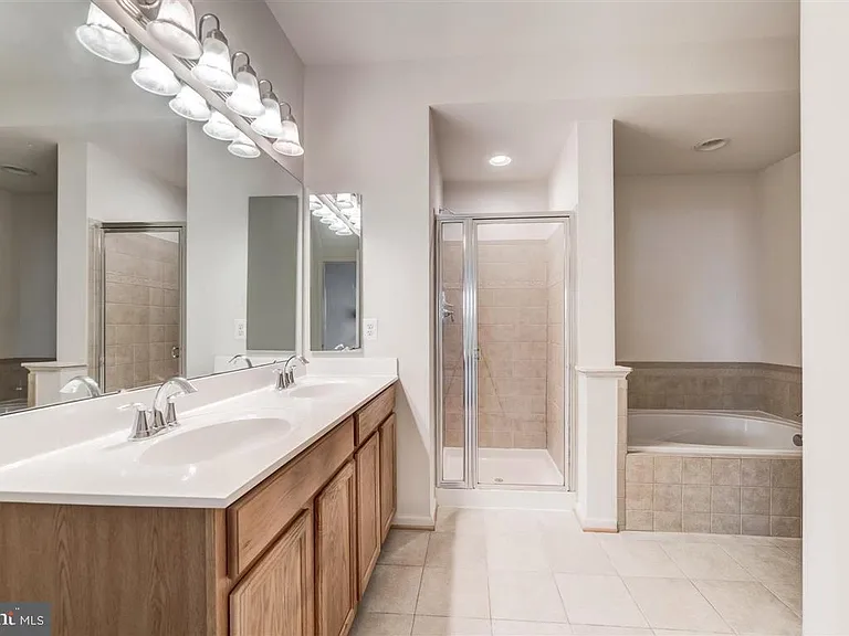 2513 Eastbourne Dr — Photo 12