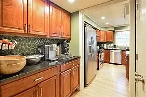 941 Montclair Dr — Photo 5