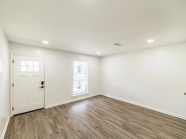 2627 Thornhill Rd NW — Photo 18