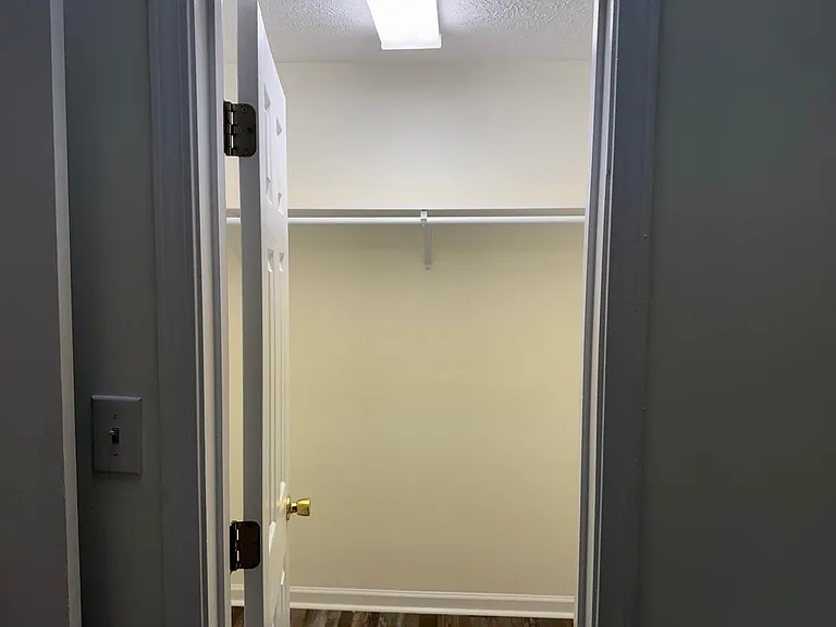 136 Pennington Pl — Photo 2