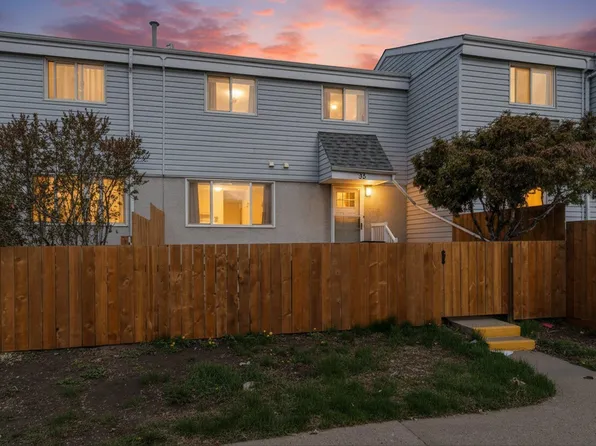 35 McLeod Pl NW, Edmonton, AB T5A 3A8