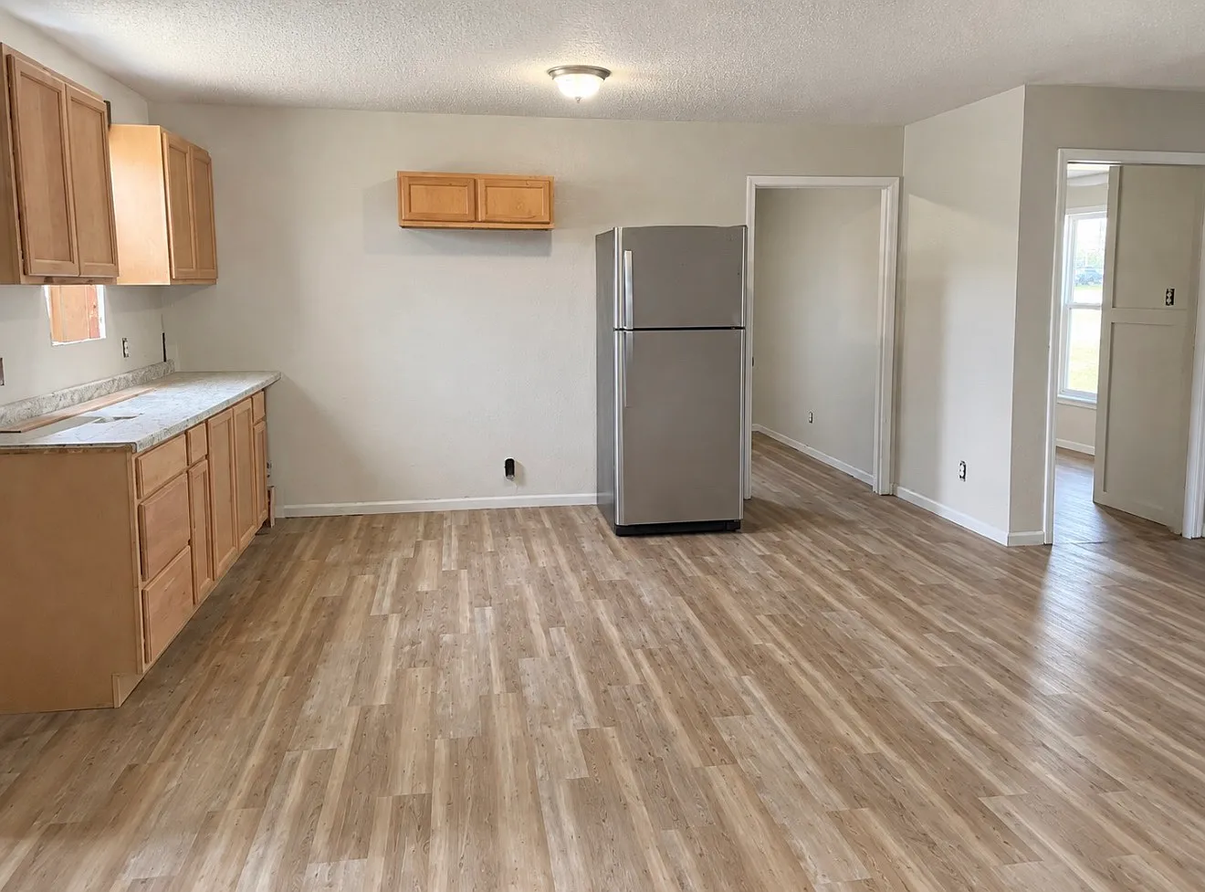 3 bed, 950 sqft, $1,195 — Photo 2
