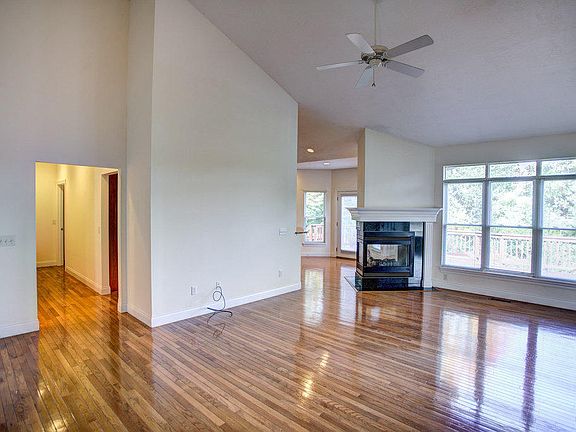 5th image of 1265 Oakleaf Dr