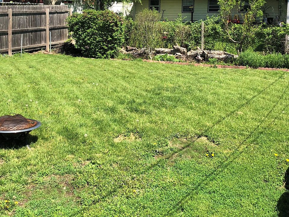 2nd image of 606 Richards Ln