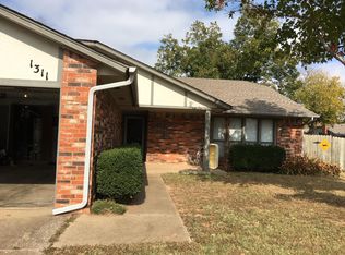 1311 W Aries Rd, Edmond, OK 73003