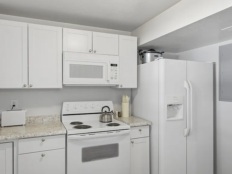 2569 N 2900 E — Photo 10