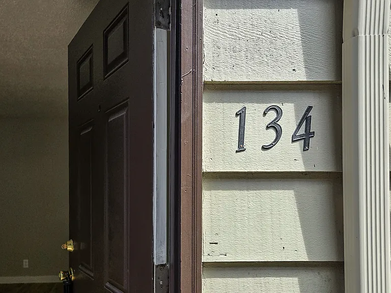 134 Sunset Ave N #134 — Photo 3