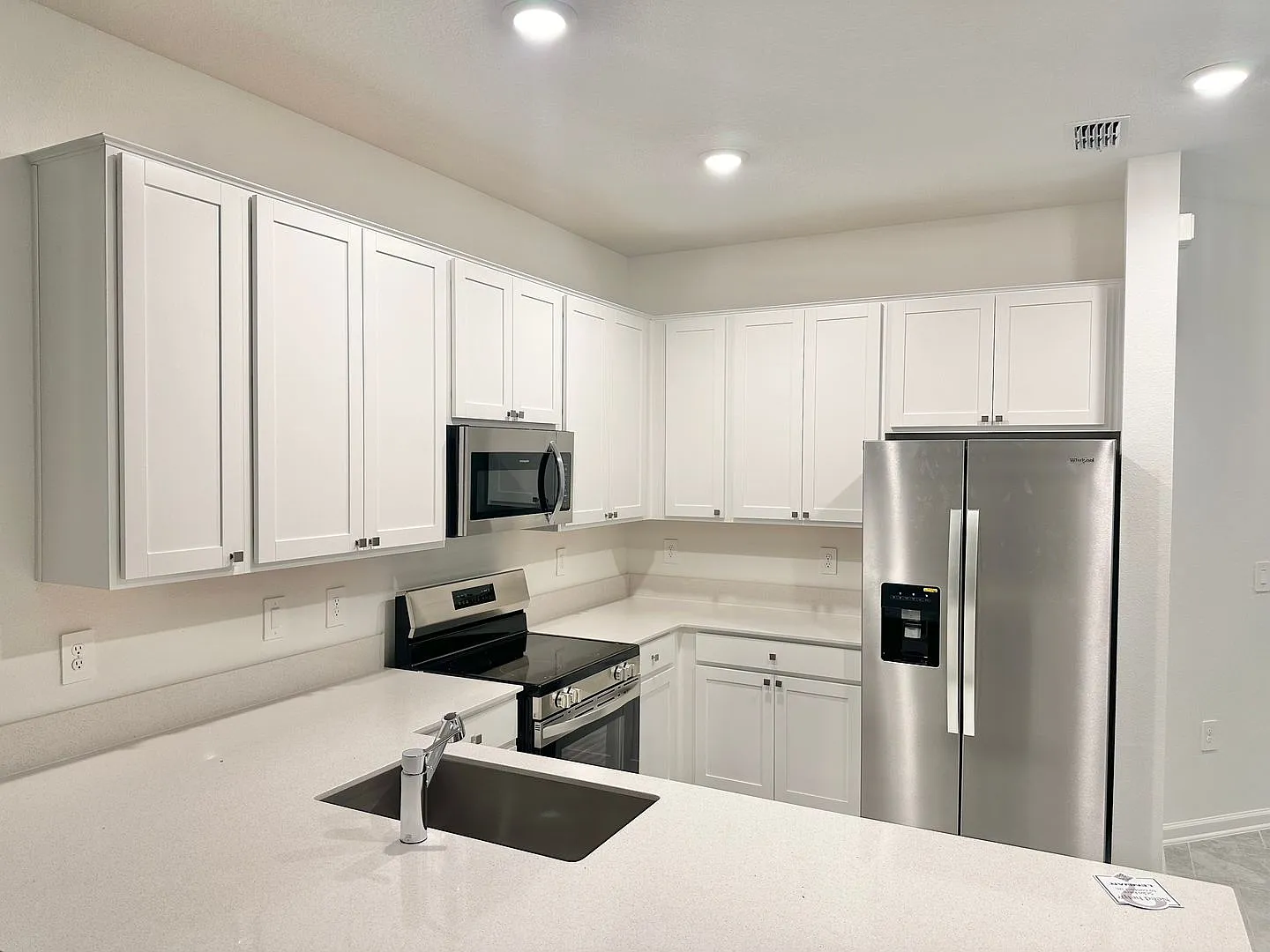 For Rent 3 Bedrooms Townhouse with Garage in the ChampionsGate area — Photo 3