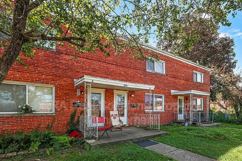 2 bed, 1.0 bath, 1040 sqft, $950 — Photo 3