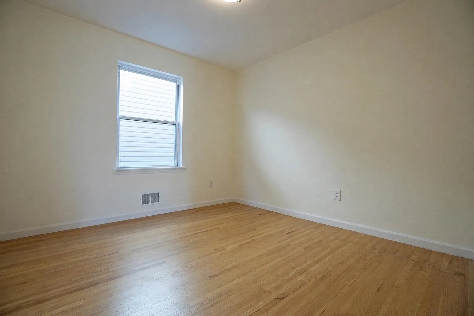 3 bed, 3.0 bath, $4,100 — Photo 3