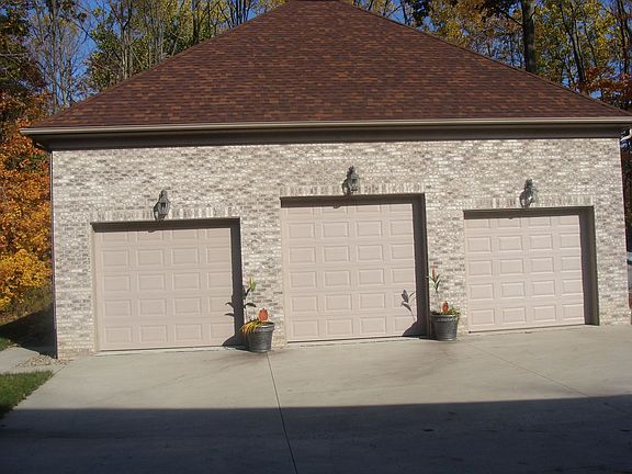 separate 3 car garage