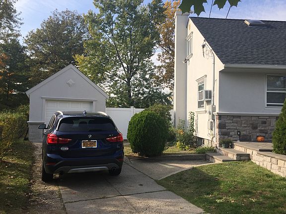 4th image of 818 Lawrence St