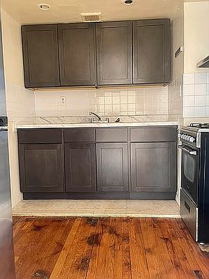 2nd image of 11 Midwood St APT E10