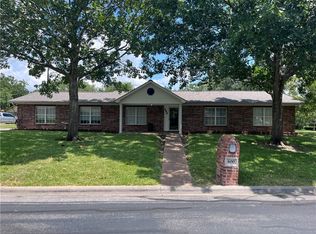 600 Robinhood Rd, Brenham, TX 77833